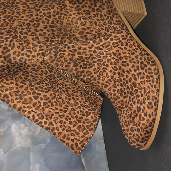 Universal Thread Boot - Picture 7 of 7